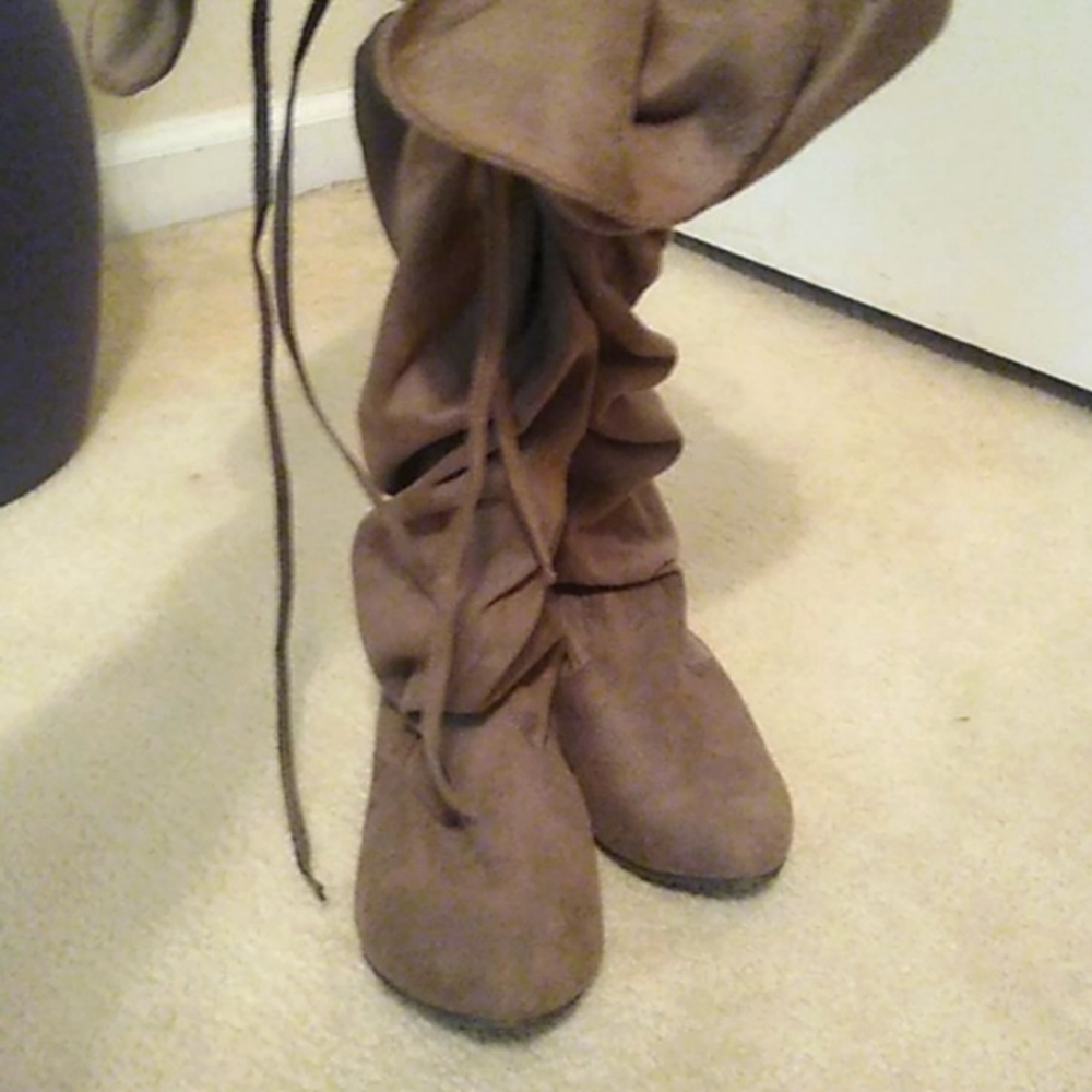Faux suede boots, 6, tan, by Tea Party